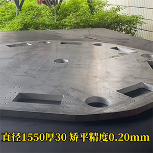 30mm厚鋼板，直徑1.55米機加工變形矯平機視頻